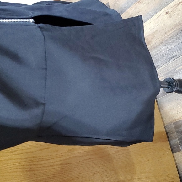 Romeo & juliet couture black cold shoulder bell cuff zip up top - Picture 4 of 8